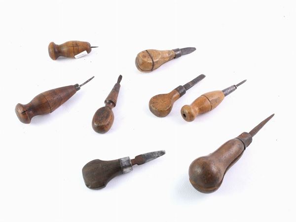 A collection of ancient work tools  - Auction House Sale: Curiosities: Vintage, Garret and Cellar - Maison Bibelot - Casa d'Aste Firenze - Milano