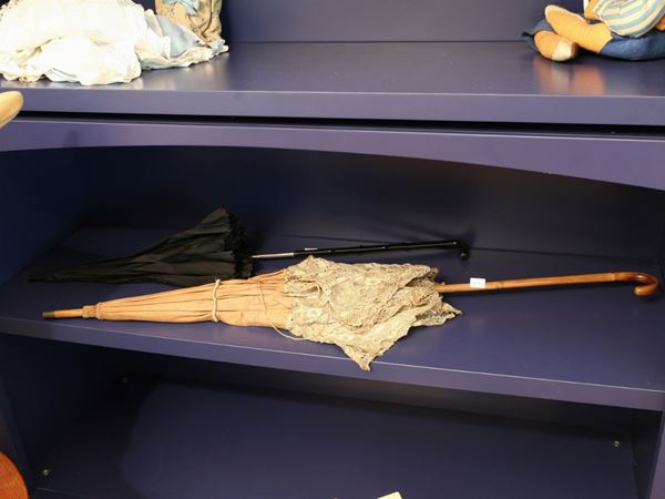 Two silk walking umbrellas  (early 20th century)  - Auction House Sale: Curiosities: Vintage, Garret and Cellar - Maison Bibelot - Casa d'Aste Firenze - Milano