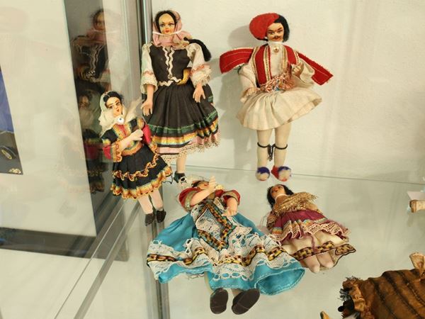 Raccolta di piccole bambole  (Anni Sessanta)  - Asta House Sale: Curiosità: Vintage, Soffitta e Cantina - Maison Bibelot - Casa d'Aste Firenze - Milano