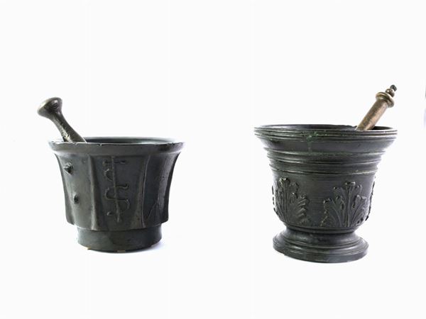 Two bronze mortars with pestels  (17th century)  - Auction The Collector's House - Villa of the Azaleas in Florence - IV - IV - Maison Bibelot - Casa d'Aste Firenze - Milano