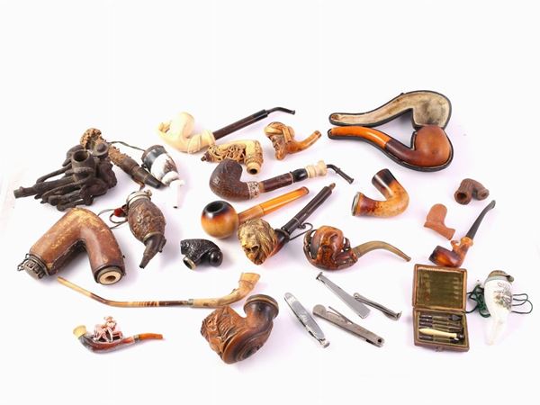 A pipes collection  (late 19th/early 20th century)  - Auction House Sale: Curiosities: Vintage, Garret and Cellar - Maison Bibelot - Casa d'Aste Firenze - Milano