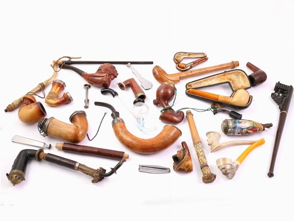 A pipes collection  (late 19th/early 20th century)  - Auction House Sale: Curiosities: Vintage, Garret and Cellar - Maison Bibelot - Casa d'Aste Firenze - Milano
