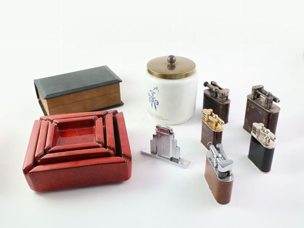 A miscellaneous lot of accessories for smokers