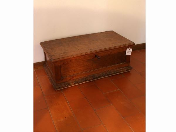 A walnut box  (18th/19th centruy)  - Auction The Collector's House - Villa of the Azaleas in Florence - I - I - Maison Bibelot - Casa d'Aste Firenze - Milano