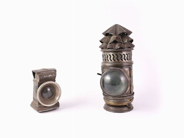 Two carriage oil lamps  - Auction House Sale: Curiosities: Vintage, Garret and Cellar - Maison Bibelot - Casa d'Aste Firenze - Milano