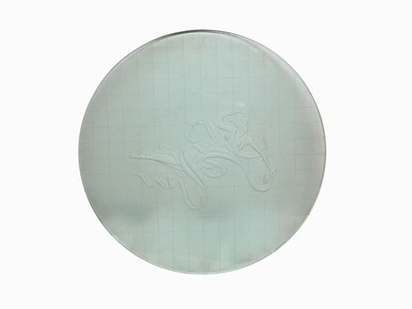A large circular cammeo glass top