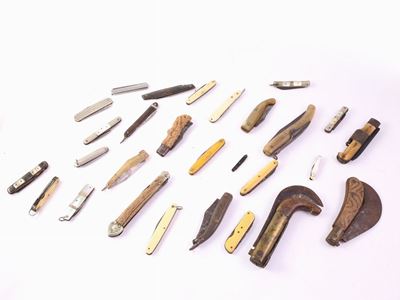 Collezione di Ventisette Coltellini a Serramanico