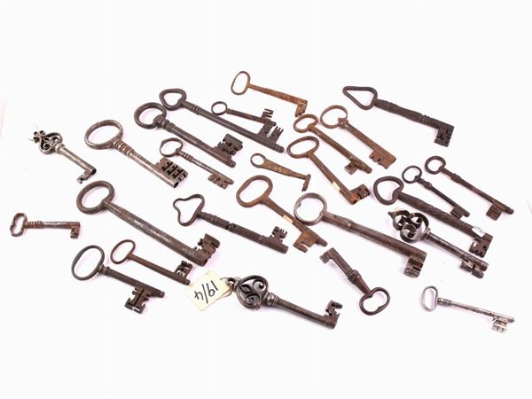 A collection af ancient wrougth iron keys