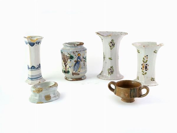 A majolic items lot  (18th century)  - Auction House Sale: Curiosities: Vintage, Garret and Cellar - Maison Bibelot - Casa d'Aste Firenze - Milano