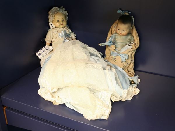 Two porcelain bebè caractère dolls