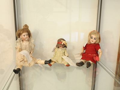 Tre Piccole Bambole in Porcellana