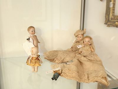 Tre Piccole Bambole in Porcellana