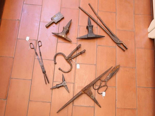 A copper tools lot  - Auction House Sale: Curiosities: Vintage, Garret and Cellar - Maison Bibelot - Casa d'Aste Firenze - Milano