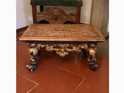Sgabello in Legno Intagliato
