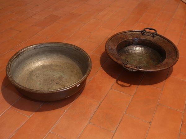 Two copper basin  (one 18th century)  - Auction The Collector's House - Villa of the Azaleas in Florence - IV - IV - Maison Bibelot - Casa d'Aste Firenze - Milano