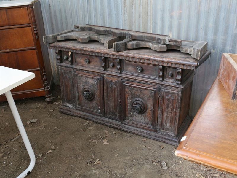Credenza in Noce in Stile Neorinascimentale