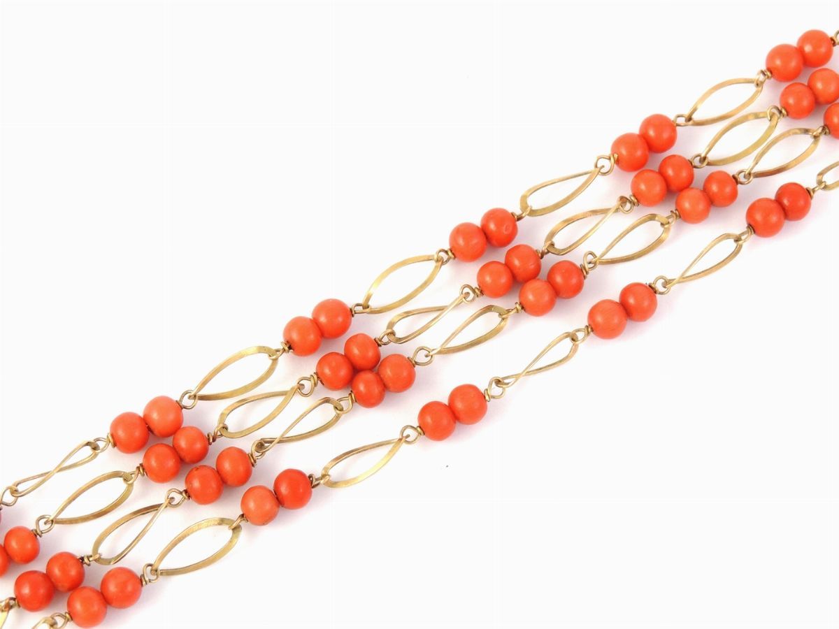 Demi Parure Composta da Collana in Oro Giallo e Corallo Rosso con Orecchini in Parure