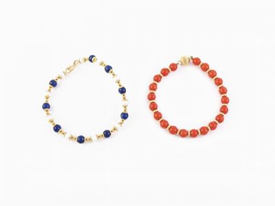 Due Bracciali, di Cui uno Semirigido, in Oro Giallo, Corallo Rosso, Lapislazzuli e Perle Coltivat...