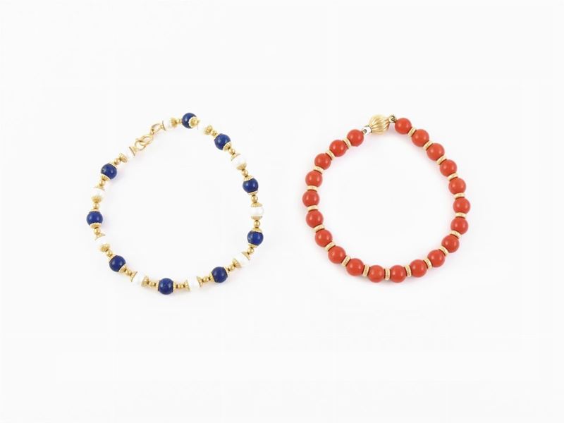 Due Bracciali, di Cui uno Semirigido, in Oro Giallo, Corallo Rosso, Lapislazzuli e Perle Coltivat...