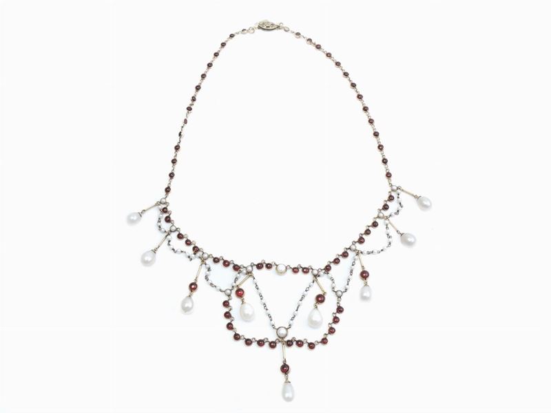 Collana in Oro Giallo con Granati e Perle Coltivate