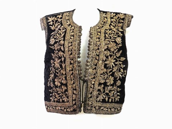 Velvet and golden applications vest