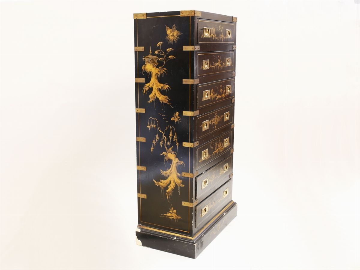 Cassettiera in Legno Laccato a Chinoiserie Dorate
