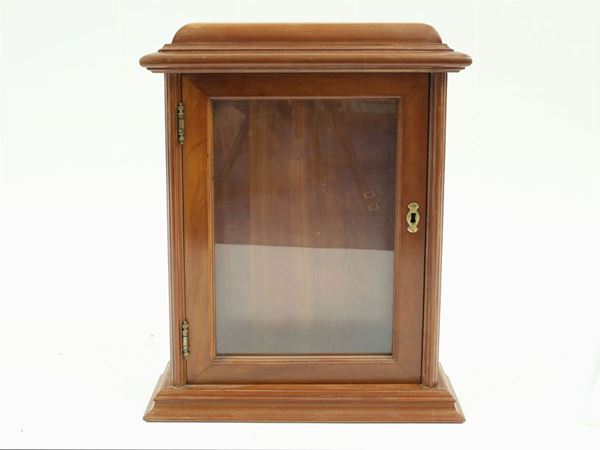 A walnut hanging display cabinet  - Auction Antiquities, Interior Decorations and Vintage  from the Panarello Gallery in Taormina - Maison Bibelot - Casa d'Aste Firenze - Milano