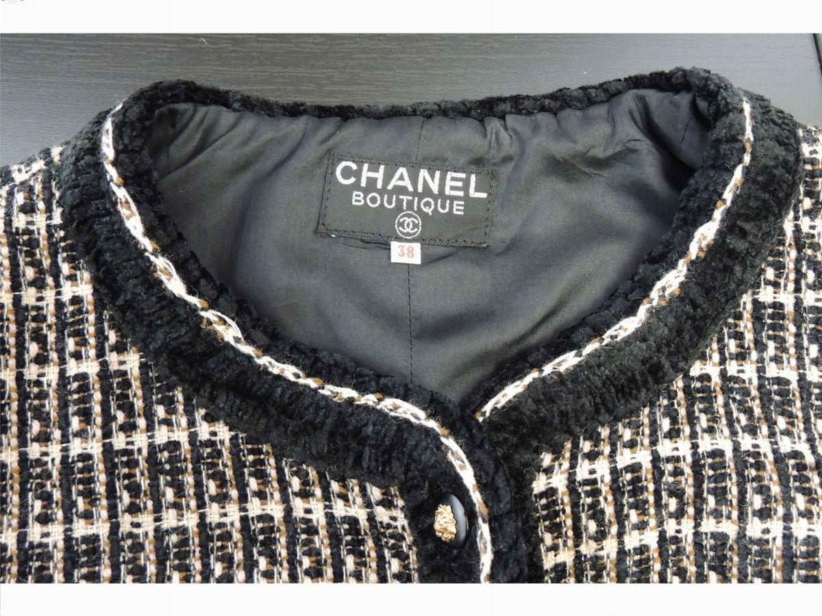 Cappottino in Tweed Nero e Beige, Chanel Boutique