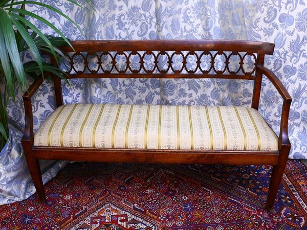 A cherrywood small sofa  (Tuscany, end of 18th century)  - Auction The florentine house of the soprano Marcella Tassi - Maison Bibelot - Casa d'Aste Firenze - Milano
