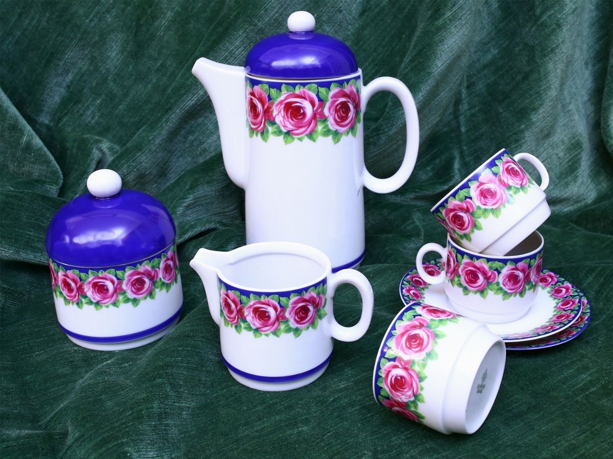 Due Serviti da Caffè in Porcellana Tedesca, uno Meissen