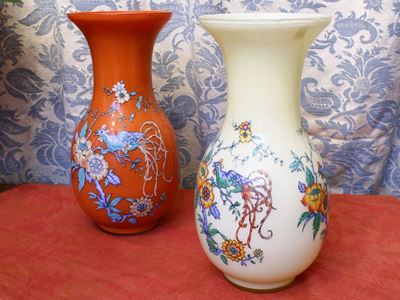 Coppia di Vasi a Balaustro in Vetro Opaline