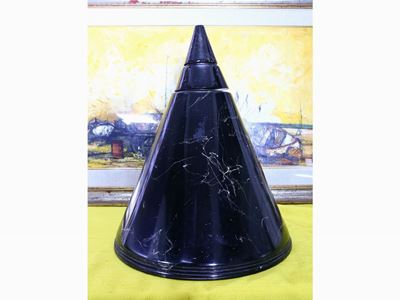 Grande Cono Soprammobile in Terracotta e Legno
