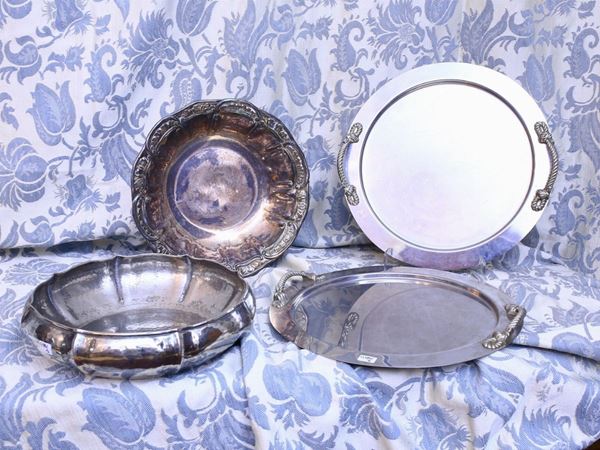 A silver plated table supplies lot