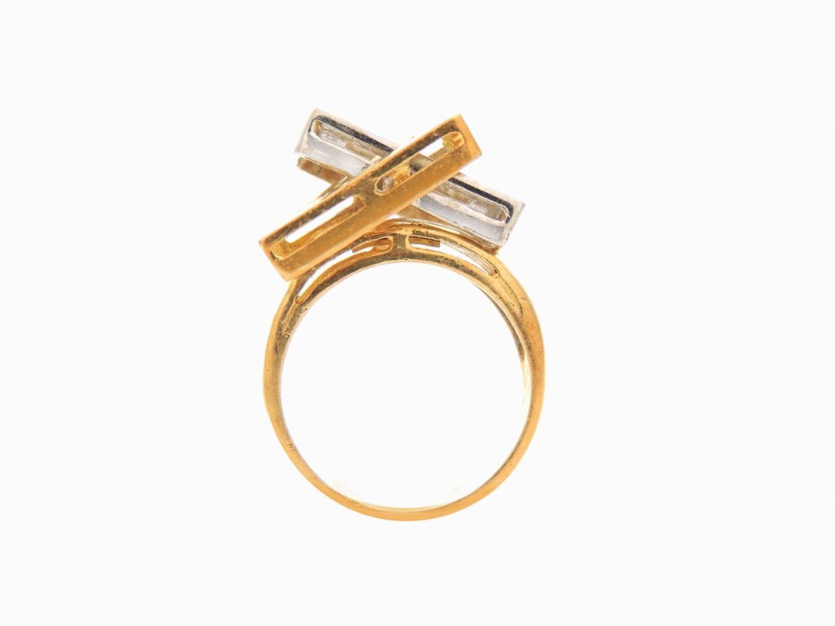 Parure Spilla, Orecchini ed Anello in Oro Giallo e Bianco con Diamanti