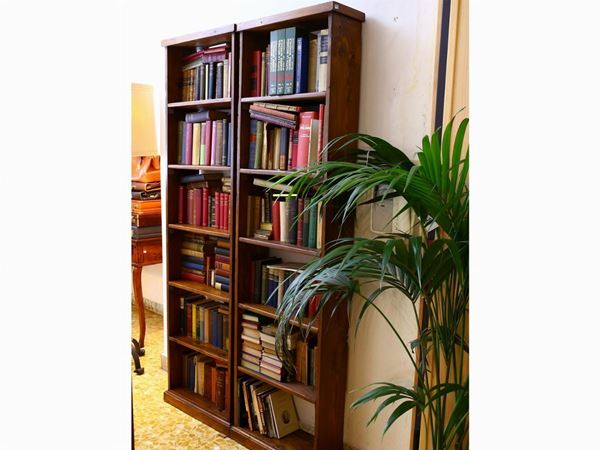 Coppia di piccole librerie rustiche in legno tenero