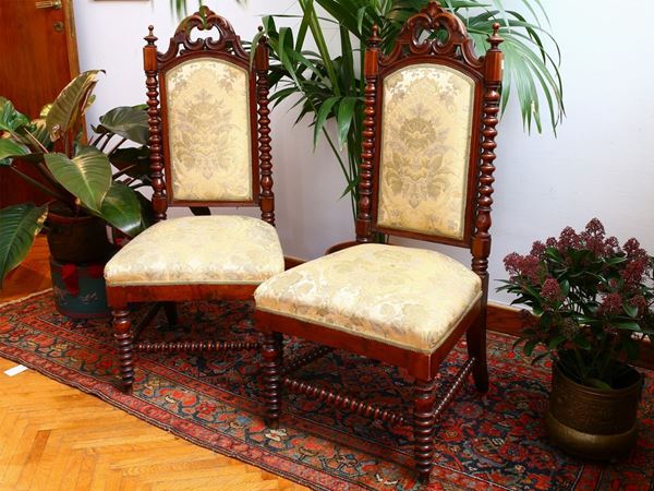 A pair of walnut chairs  - Auction The florentine house of the soprano Marcella Tassi - Maison Bibelot - Casa d'Aste Firenze - Milano