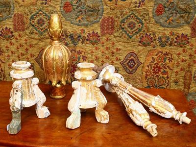 Due Torciere in Legno Intagliato e Dorato