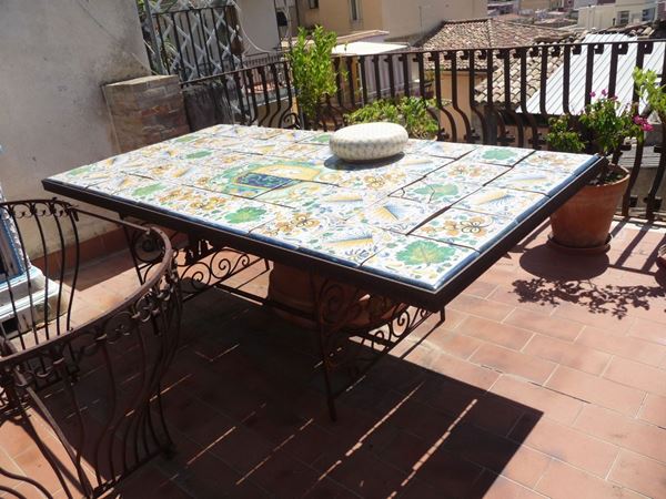 A garden table