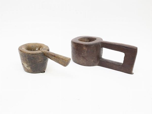 Two wooden measuring cups  - Auction Antiquities, Interior Decorations and Vintage  from the Panarello Gallery in Taormina - Maison Bibelot - Casa d'Aste Firenze - Milano