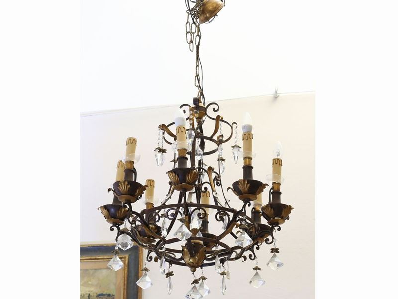 Lampadario in Metallo Patinato ed in Parte Dorato