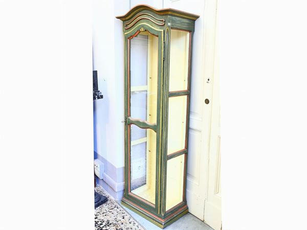 A column green lacquered wooden cabinet  - Auction Antiquities, Interior Decorations and Vintage  from the Panarello Gallery in Taormina - Maison Bibelot - Casa d'Aste Firenze - Milano