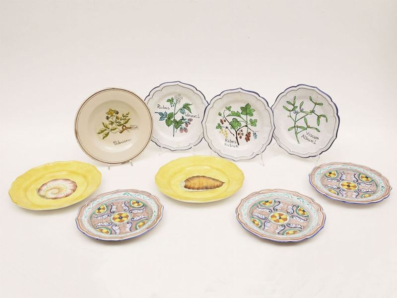 Nove Piatti Decorativi in Ceramica