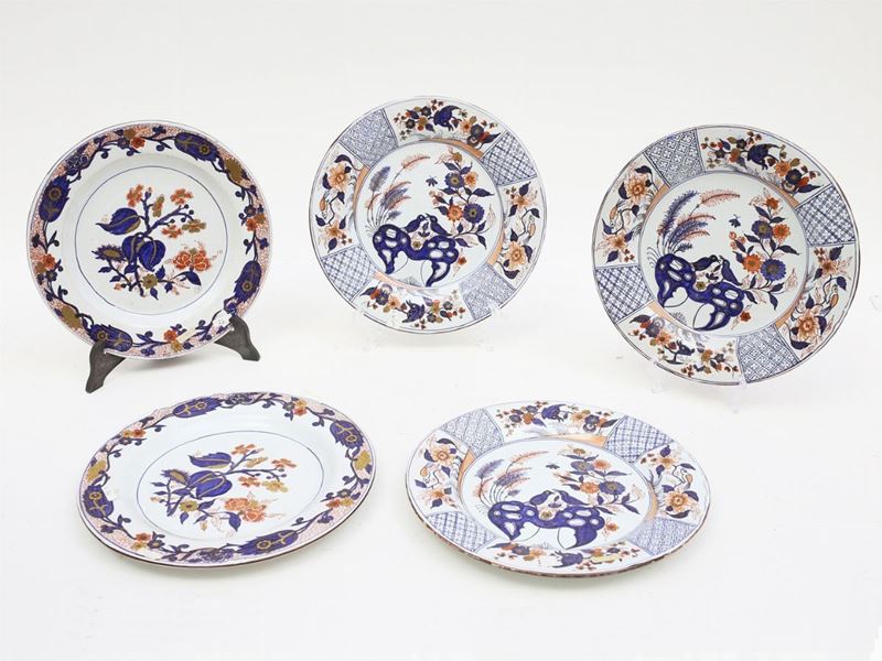 Tre Serie di Quattro Piatti in Maiolica