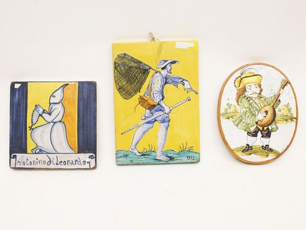 Three ceramic plaques  - Auction Furniture and paintings from florentine apartment - Maison Bibelot - Casa d'Aste Firenze - Milano