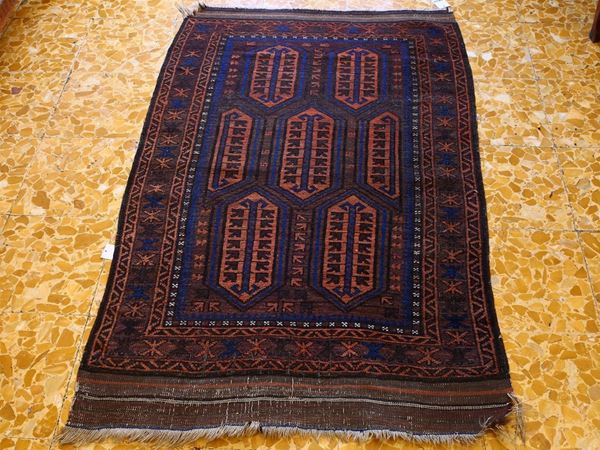 Piccolo tappeto caucasico di vecchia manifattura
