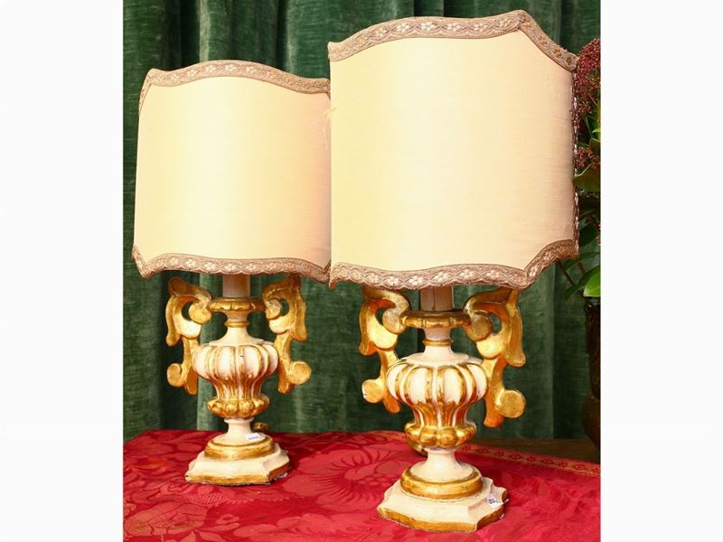 Coppia di Portapalmette in Legno Laccato e Lumeggiato in Oro
