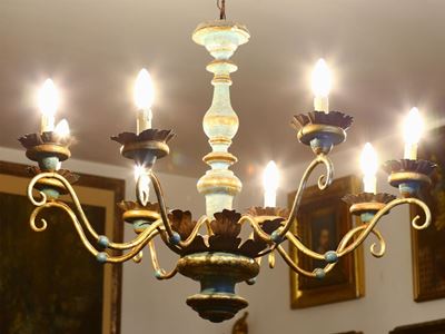 Lampadario in Legno Intagliato e Laccato