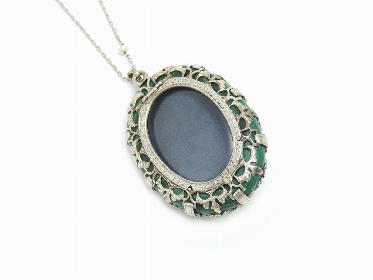 Pendente e Catena Marchisio in Oro Bianco, Malachite e Perle