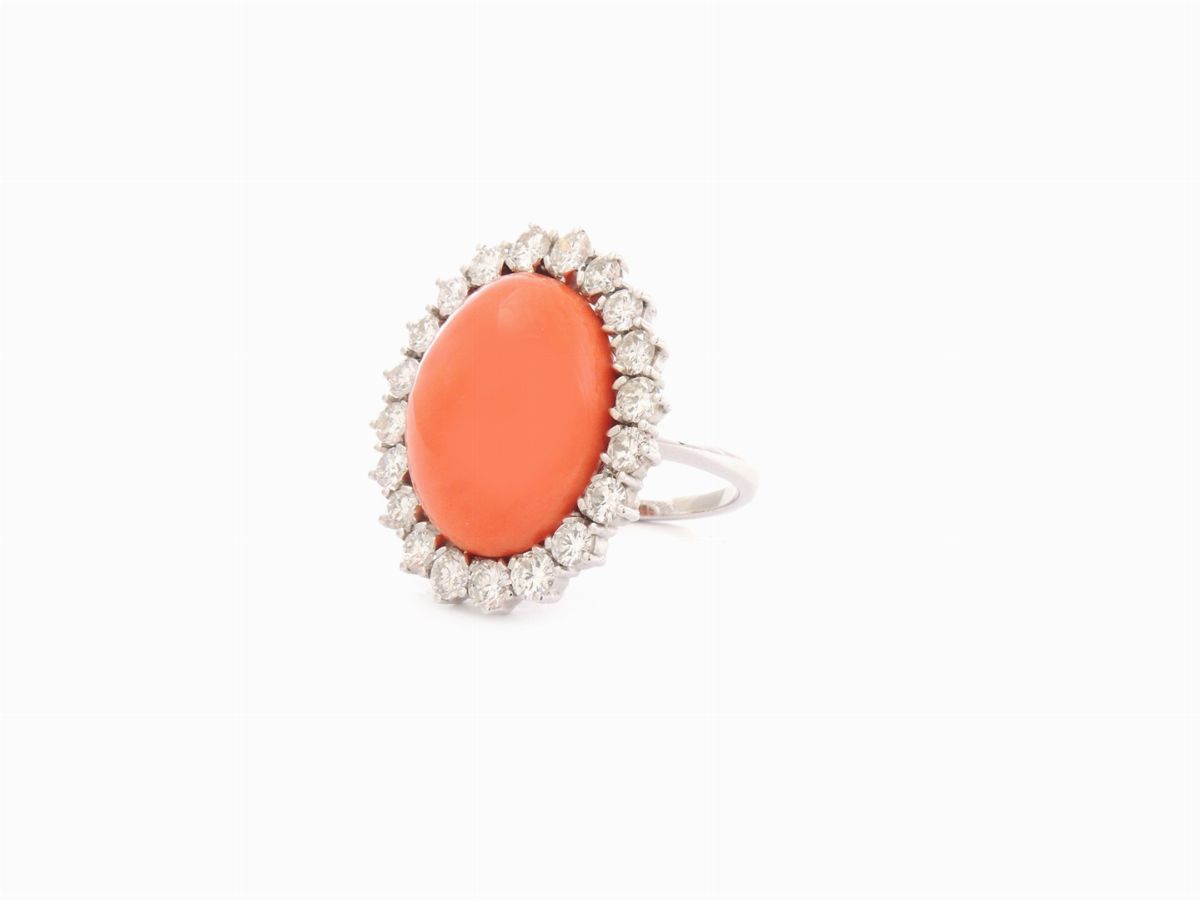 Anello a Margherita in Oro Bianco con Diamanti e Corallo Rosa Arancio