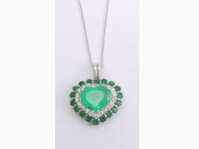 Catenina e Pendente a Margherita in Oro Bianco con Diamanti e Smeraldi